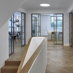 Soukromý interiér – propojený prostor: Vila Sarra, autor: Miloslav Vodička, AV architekti s.r.o., Foto: Filip Šlapal Soukromý interiér – propojený prostor: Vila Sarra, autor: Miloslav Vodička, AV architekti s.r.o., Foto: Filip Šlapal