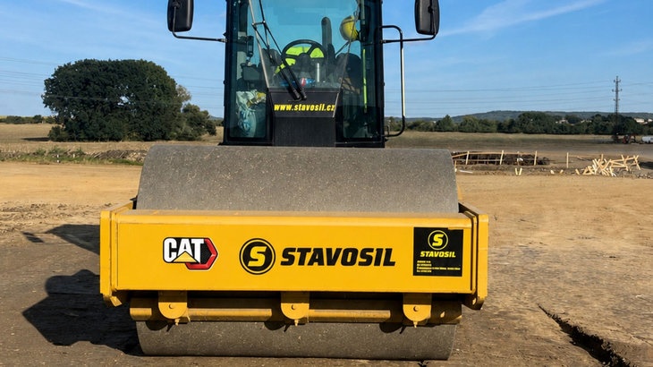 Stavosil jako první česká stavební firma testuje plně autonomní válec. Foto: Stavosil
