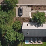Zapomeňte na exotiku, architektura odpočinku leží v polských Mazurech. Foto: Emi Karpowicz https://emikarpowicz.com/ Zapomeňte na exotiku, architektura odpočinku leží v polských Mazurech. Foto: Emi Karpowicz https://emikarpowicz.com/
