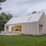Zapomeňte na exotiku, architektura odpočinku leží v polských Mazurech. Foto: Jakub Certowicz https://www.jakubcertowicz.pl/ Zapomeňte na exotiku, architektura odpočinku leží v polských Mazurech. Foto: Jakub Certowicz https://www.jakubcertowicz.pl/