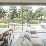 Zapomeňte na exotiku, architektura odpočinku leží v polských Mazurech. Foto: Jakub Certowicz https://www.jakubcertowicz.pl/ Zapomeňte na exotiku, architektura odpočinku leží v polských Mazurech. Foto: Jakub Certowicz https://www.jakubcertowicz.pl/