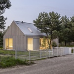 Zapomeňte na exotiku, architektura odpočinku leží v polských Mazurech. Foto: Jakub Certowicz https://www.jakubcertowicz.pl/ Zapomeňte na exotiku, architektura odpočinku leží v polských Mazurech. Foto: Jakub Certowicz https://www.jakubcertowicz.pl/