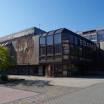 Kulturní dům Eden – manželé Peškovi, 1986, Praha–Vršovice. Zdroj: Česká komora architektů (ČKA) Kulturní dům Eden – manželé Peškovi, 1986, Praha–Vršovice. Zdroj: Česká komora architektů (ČKA)