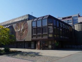 Kulturní dům Eden – manželé Peškovi, 1986, Praha–Vršovice. Zdroj: Česká komora architektů (ČKA)