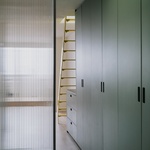 Srovnat dluhy z minulosti. Rekonstrukce bytu reaguje na starý problém nové Paříže. Foto: Juan Jerez Studio Srovnat dluhy z minulosti. Rekonstrukce bytu reaguje na starý problém nové Paříže. Foto: Juan Jerez Studio