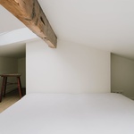 Srovnat dluhy z minulosti. Rekonstrukce bytu reaguje na starý problém nové Paříže. Foto: Juan Jerez Studio Srovnat dluhy z minulosti. Rekonstrukce bytu reaguje na starý problém nové Paříže. Foto: Juan Jerez Studio