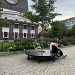 Náměstí Jiřího z Poděbrad s odstupem: Žádná proměna důležitého místa se neobejde bez kritiky. Kvalitu prověří čas. Zdroj: Ing. arch. Josef Matyska Náměstí Jiřího z Poděbrad s odstupem: Žádná proměna důležitého místa se neobejde bez kritiky. Kvalitu prověří čas. Zdroj: Ing. arch. Josef Matyska
