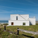 Casa Âncora, rodinný dům, stojí ve Vila Praia de Âncora, na severu Portugalska. Nachází se v bezprostředním kontaktu s členitým skalnatým pobřežím Atlantiku. Foto: Ivo Tavares Studio Casa Âncora, rodinný dům, stojí ve Vila Praia de Âncora, na severu Portugalska. Nachází se v bezprostředním kontaktu s členitým skalnatým pobřežím Atlantiku. Foto: Ivo Tavares Studio