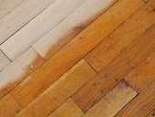 Renovace parketové podlahy - broušení a tmelení, povrchová úprava