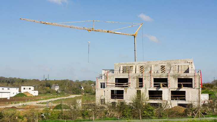 Rychle klesá podíl stavebních firem, které přijmou i ztrátovou zakázku