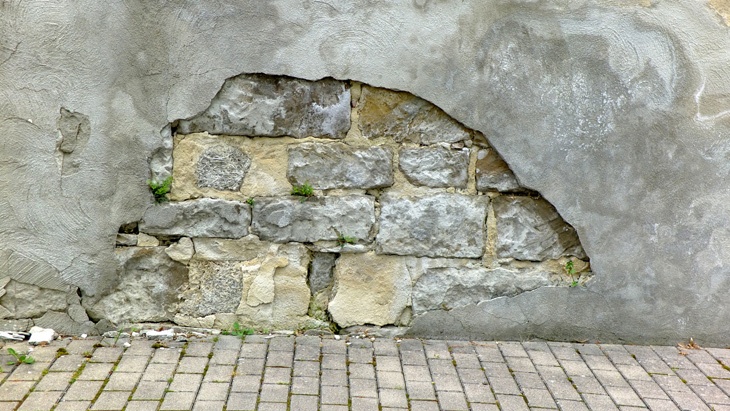 focus finder - fotolia.com Jak provést dodatečnou vodorovnou hydroizolaci u vlhkého zdiva?