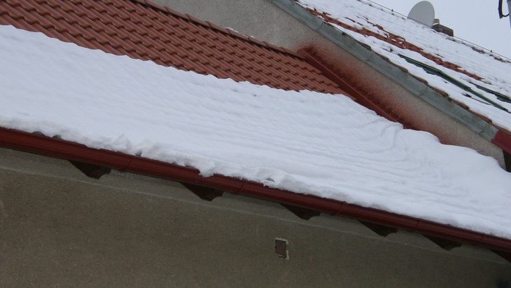 Jak zkrotit sníh na střeše