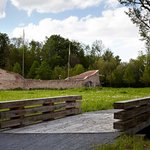 Rajská zahrada –hledání její polohy a tvaru bylo dlouhé intenzivní. Je svým vnitřním světem, který vystrkuje růžky (stožáry) do světa vnějšího. © Andrea Thiel Lhotáková