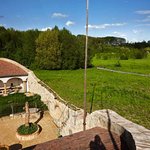 Rajská zahrada –hledání její polohy a tvaru bylo dlouhé intenzivní. Je svým vnitřním světem, který vystrkuje růžky (stožáry) do světa vnějšího. © Andrea Thiel Lhotáková