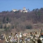 Zpřístupnění objektu hradu Hohenklingen, Stein am Rhein, pomocí přístavby venkovního proskleného výtahu. Jedná se o památkově chráněný objekt.
