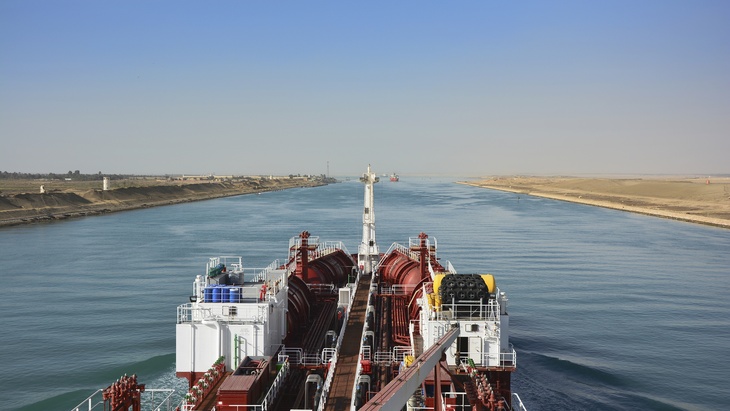 Egypt zahájil zkušební provoz v novém kanálu Suezského průplavu