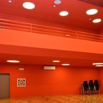 V zadní části sálu se nachází galerie