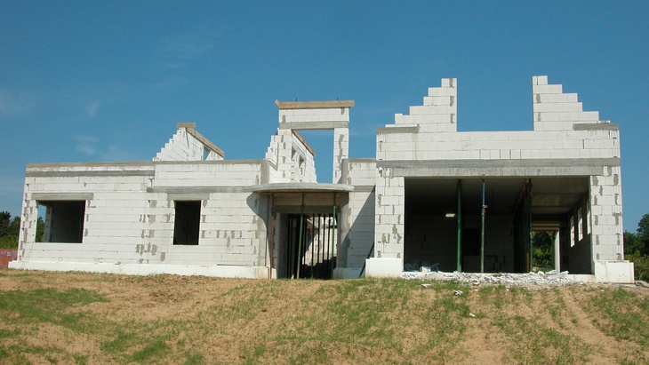 Jak získat prostor v domě aneb zdění s užšími prvky Jak získat prostor v domě aneb zdění s užšími prvky
