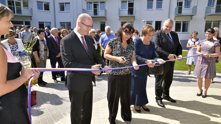 Domov pro seniory na kraji Uhlířských Janovic čekal na své dokončení více než 15 let