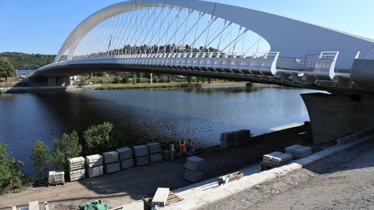 Zdroj: www.tunelblanka.cz Na Trojském mostě probíhají zatěžkávací zkoušky