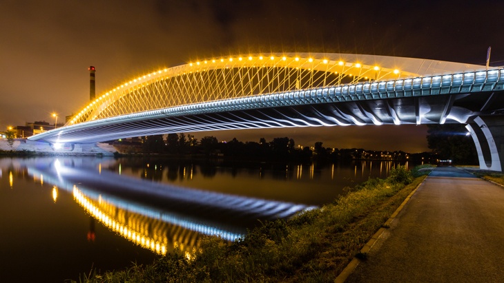 daliu - fotolia.com Nový most v pražské Troji byl zprovozněn přesně před rokem