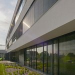 Nová budova Rakouského gymnázia v Praze - vstup