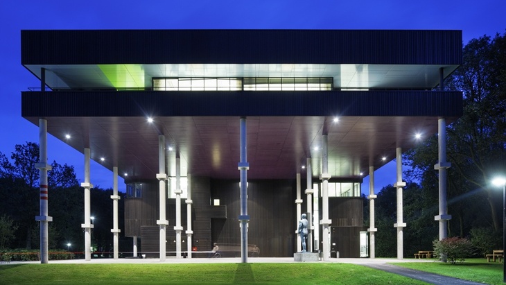 Rehabilitační centrum v Arnhemu se vznáší nad zemí