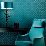 Tyrkysová vliesová tapeta z série Delicate Chic z dílny výrobce Hookendonwalls ohromí každou návštěvu. zdroj: topDECO.cz
