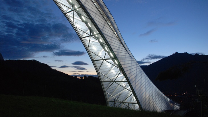 Skokanský můstek SkiJump: Architektura překonávající gravitaci