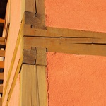 Přiznané klasické tesařské konstrukce tvoří zajímavý architektonický detail © Oldřich Rejl