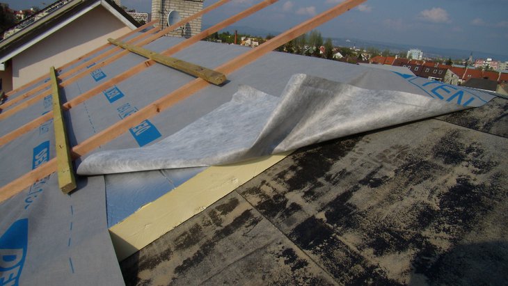 zdroj: Dektrade Střechy s tepelnou izolací nad krokvemi