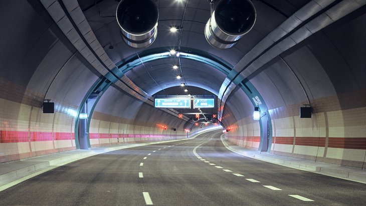 © satra.cz Mrázovka, pátý nejdelší silniční tunel v ČR, slaví 10. narozeniny
