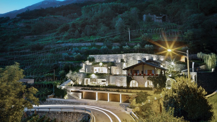Soukromá rezidence v Itálii se pyšní úžasnými výhledy díky systému Schüco
