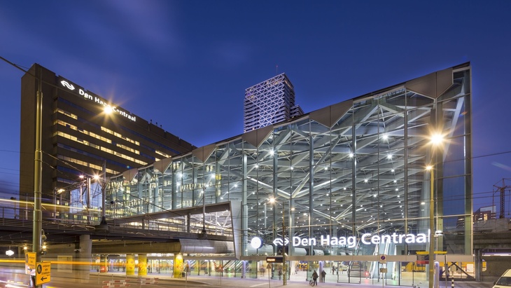 Den Haag Centraal - nádraží skla a katedrála světla Den Haag Centraal - nádraží skla a katedrála světla