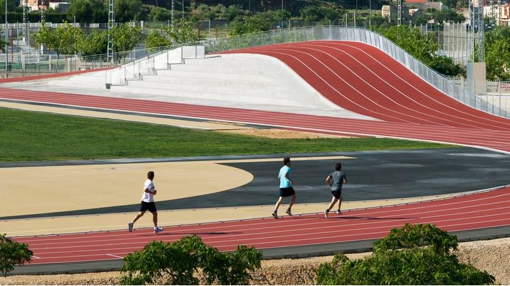 Atletický okruh do kopce? Originální sportoviště běžci ocenili