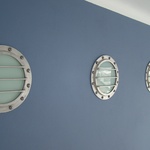 Konečný vzhled lodních oken sloužících jako nevšední osvětlení pokoje pro hosty