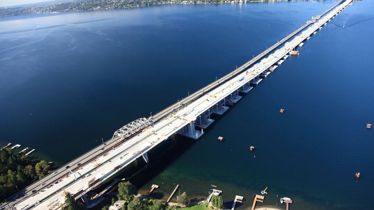 V Seattle postavili nejdelší plovoucí most na světě v rekordním čase