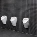 Realizace pisoárů Golem s radarovými splachovači s napájecím napětím 24V na WC v divadle Uffo v Trutnově, cena bez DPH 9 290 Kč