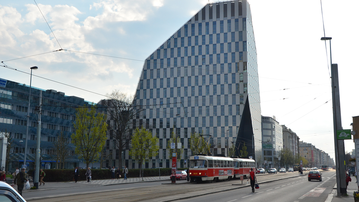 Crystal - foto Ing. arch. Martin Panský Nejošklivější stavbu v Praze vybrali lidé v anketě