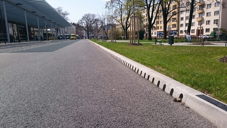 Jak zvýšit bezpečnost na mokrých silnicích Jak zvýšit bezpečnost na mokrých silnicích