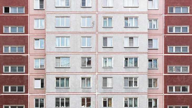fotolia.com © mg_54 panelový dům byt