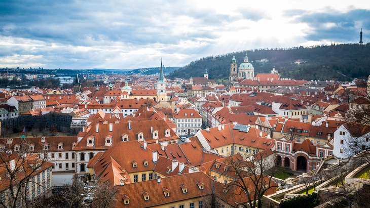 Praha 1 nadhled malá strana střechy petřín