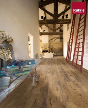 Interiér s dřevěnou podlahou Kährs Da Capo Dub Decorum s potiskem