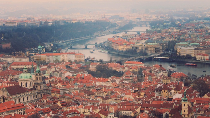 © fotolia.com Praha 1 nadhled malá strana střechy petřín