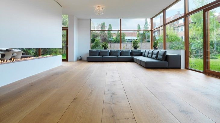 Laminát nebo dřevo? Poradíme s výběrem podlahy do bytu Laminát nebo dřevo? Poradíme s výběrem podlahy do bytu