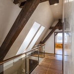 Střešní okna VELUX přivedou do interiéru čerstvý vzduch díky tzv. komínovému efektu.
