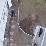 Tyto plochy jsou nyní připraveny pro pokládku betonových tvarovek.
