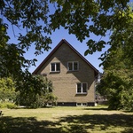 Rodinný dům se nachází severně od Kodaně a mezi jeho přednosti patří kromě lokality a prostornosti též krásná zahrada.