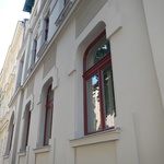 Detail obnovené fasády a soklu