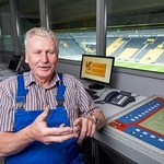 Místo v lóži: Během zápasů sledovali Manfred Bendig a jeho kolegové hasiči a záchranáři dění v centrále pod střechou tribuny. (Foto: Viega)